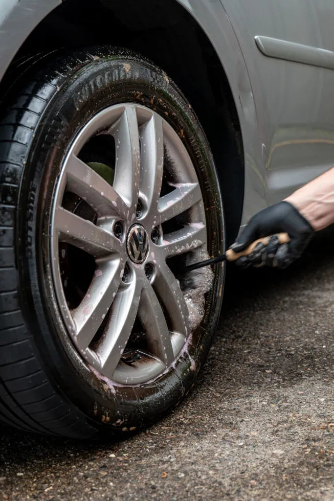 ValetPRO | Long Reach Wheel Brush (BRU37)